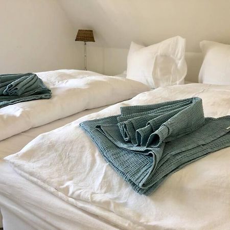 Reetdachhaus Seasons Mit Kamin & Sauna Gross Schwansee Ngoại thất bức ảnh