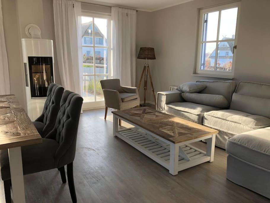 Reetdachhaus Seasons Mit Kamin & Sauna Gross Schwansee Ngoại thất bức ảnh